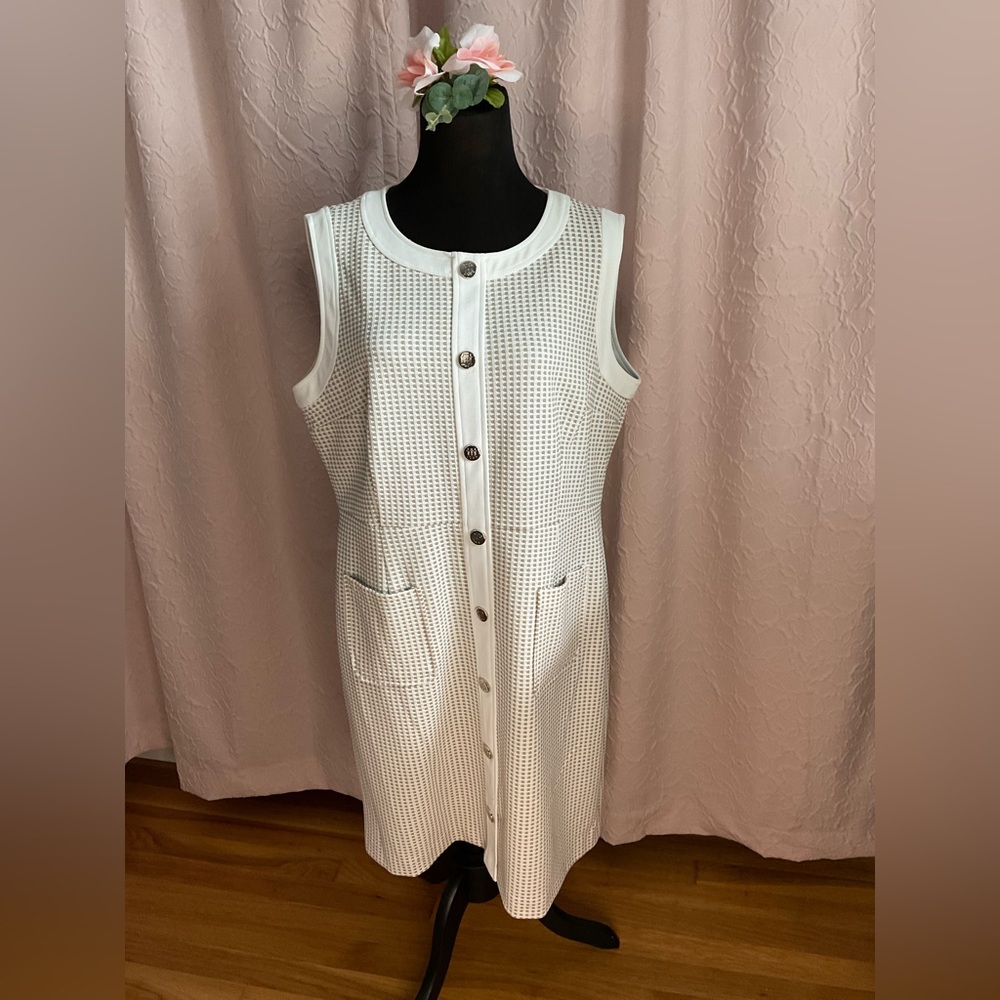 NWT TOMMY HILFIGER
Women's Faux-Button-Front Sheath Dress